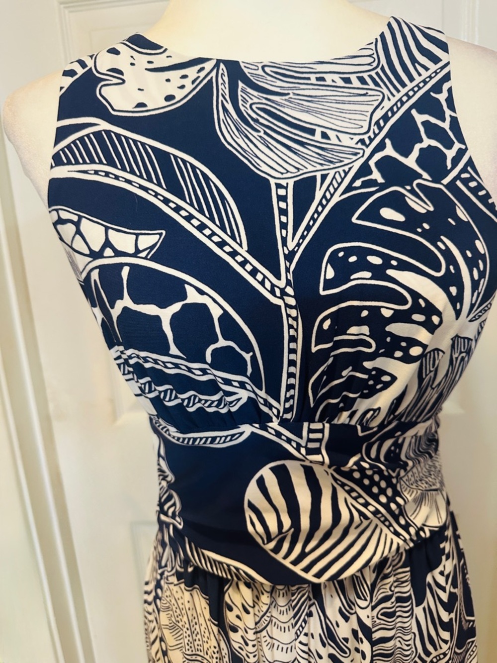 Tori Richard  Dress  Halter Blue White Tropical Twist Back Size Medium - Picture 7 of 10